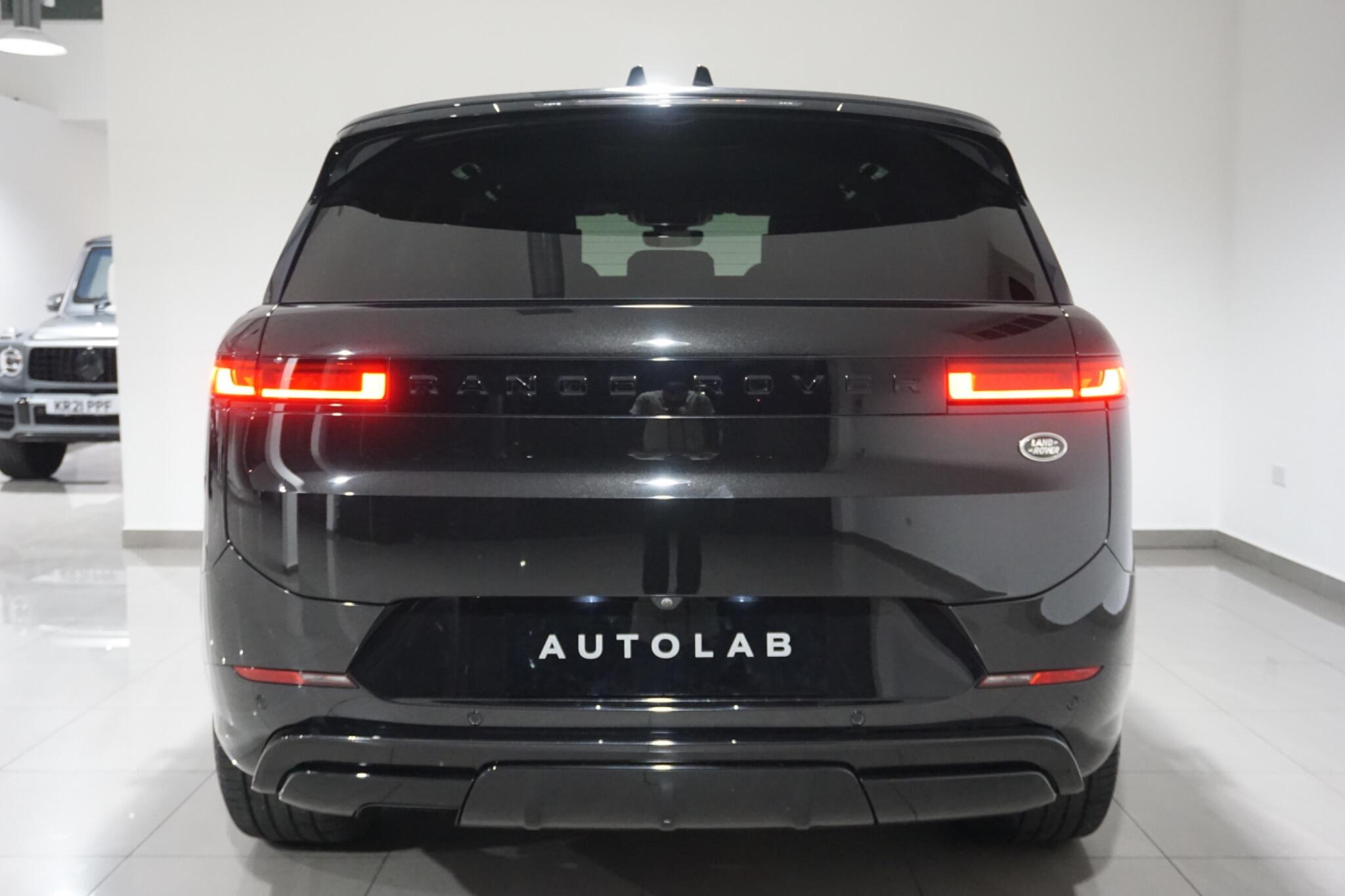 Land Rover Range Rover Sport 3.0 D300 MHEV Dynamic SE SUV 5dr Diesel Auto 4WD Euro 6 (s/s) (300 ps)